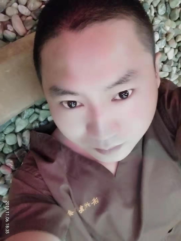 红枫叶的第一张照片--哈尔滨相亲服务中心