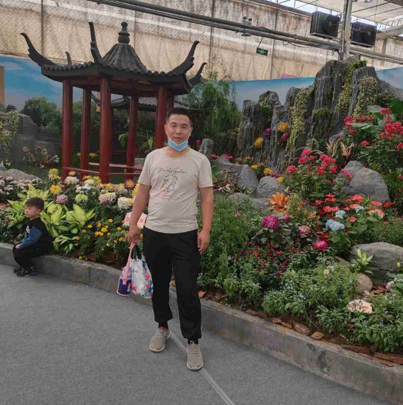 受伤的痴情男的第一张照片--哈尔滨相亲服务中心