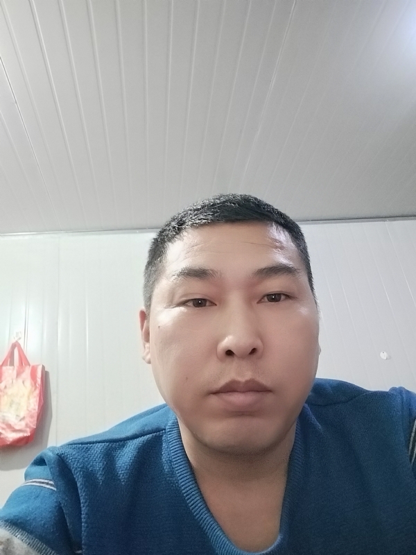 开着拖拉机去兜风的第一张照片--哈尔滨相亲服务中心