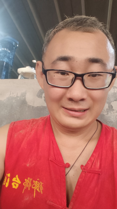黑黑一笑的第二张照片--哈尔滨相亲服务中心